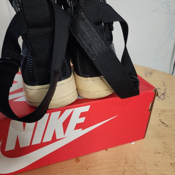 Nike sneakers - Picture 3 of 4